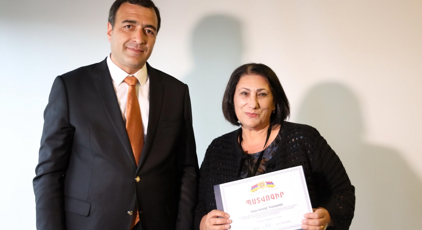 ԻՀԱԿ գլխավոր բուժքույր Ռոզա Պոդոսյանը պարգևատրվել է առողջապահության նախարարի պատվոգրով