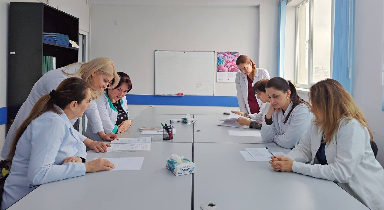 ԻՀԱԿ-ում կրեդիտավորված դասընթաց է անցկացվել բժիշկ-լաբորանտների համար