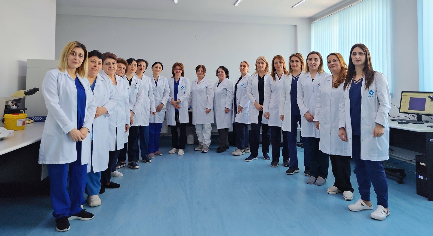 Շնորհավո´ր տոնդ, լաբորատոր աշխատակից