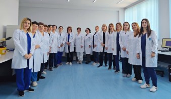 Շնորհավո´ր տոնդ, լաբորատոր աշխատակից